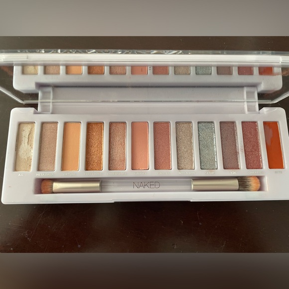Urban Decay Naked Cyber Eyeshadow Palette - Warm and Metallic Tones - Picture 1 of 6